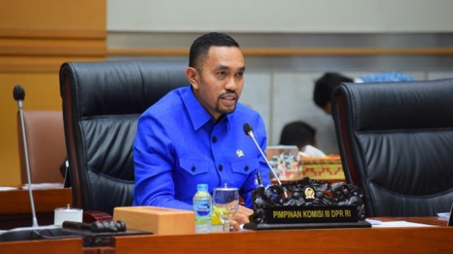 Kontroversi Ahmad Sahroni: Melacak Pola Ucapan, Kebijakan, dan Konflik Kepentingan