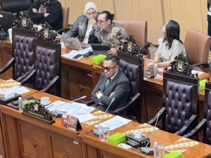 Proses Rapat Pleno Pencopotan Ahmad Sahroni