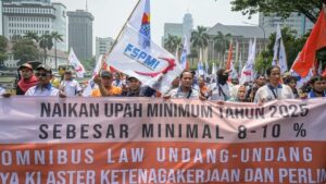Spanduk Tuntutan Kenaikan UMP 2025